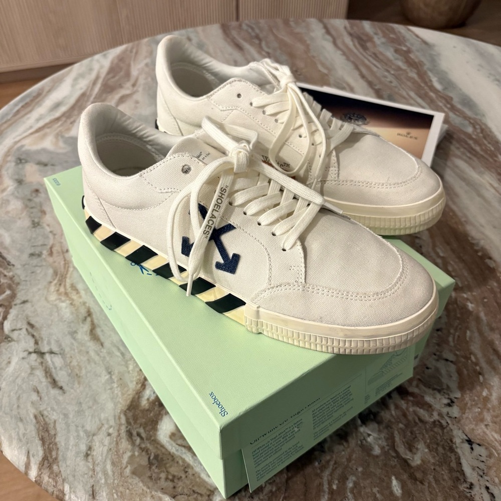 DEAL ❗️Off-White Cream and Black Striped Sneakers